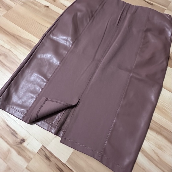 Soft leather skirt. - Picture 3 of 4